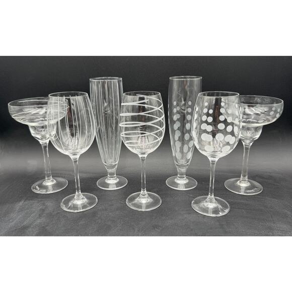 Wine Glasses by Mikasa in Pattern Cheers Set of 3 Vertical, Bubbles, and Swirl - Picture 6 of 7